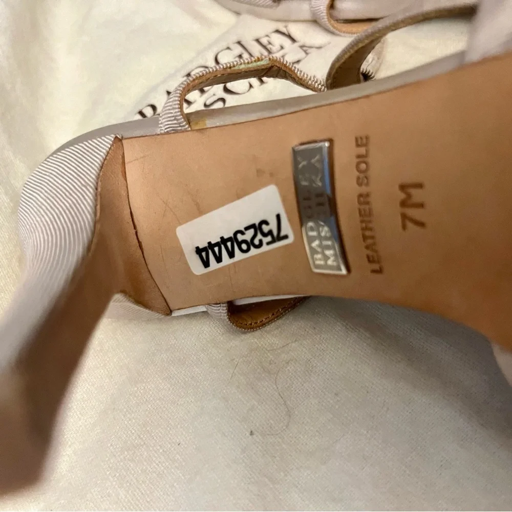 Badgley Mischka Champagne Strappy Heels Size 7